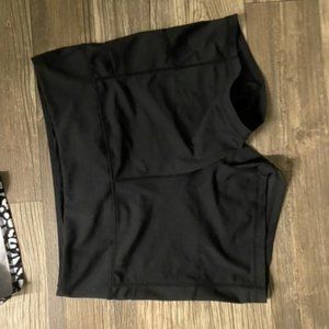 Zyia Light N Tight Pocket Shorts